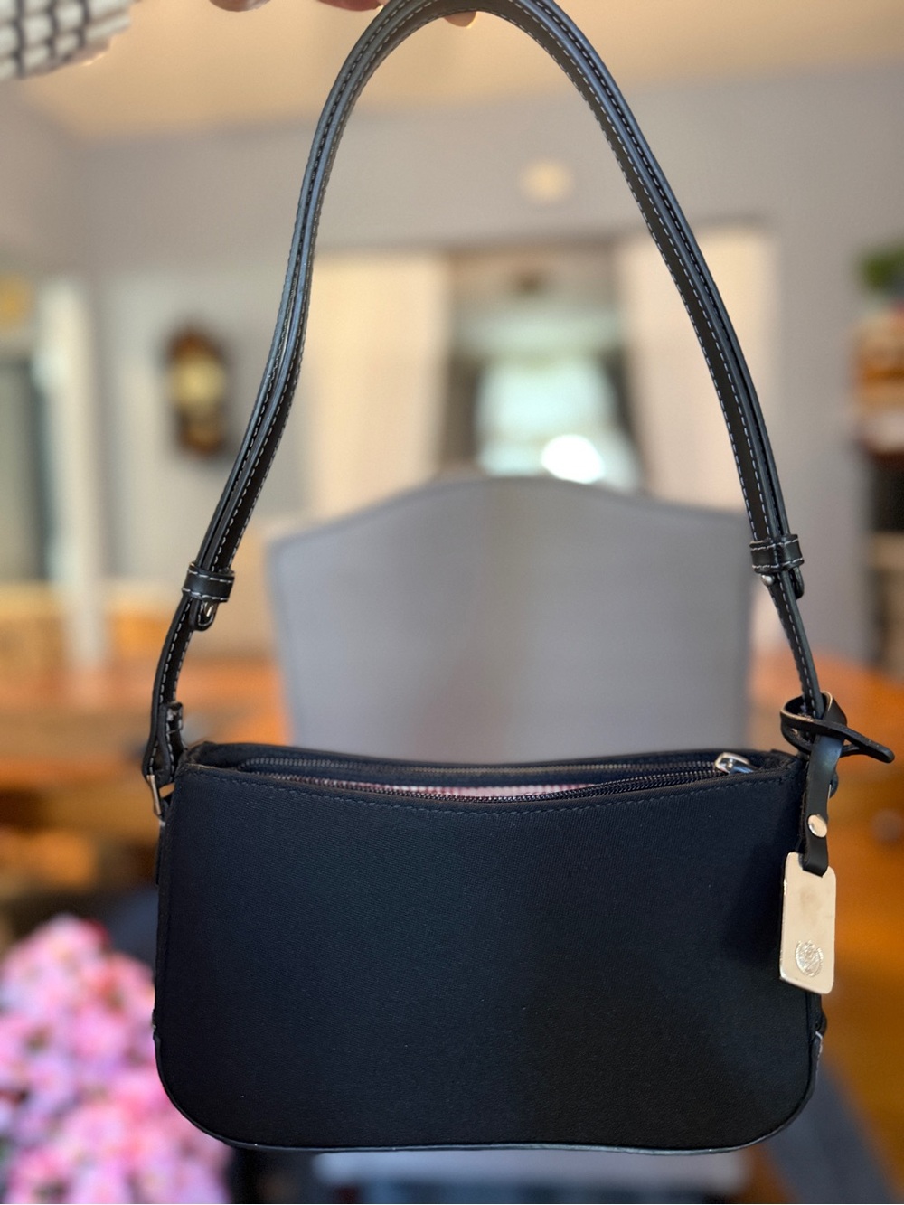 Liz Claiborne Black Shoulder Bag with Top Zip